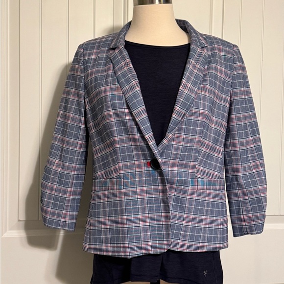 Riley & Rae Jackets & Blazers - Plaid Women's Blazer- size 8 EUC